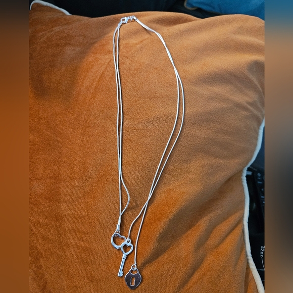 925 Sterling Silver Heart Lock And Key Necklace - Picture 1 of 6